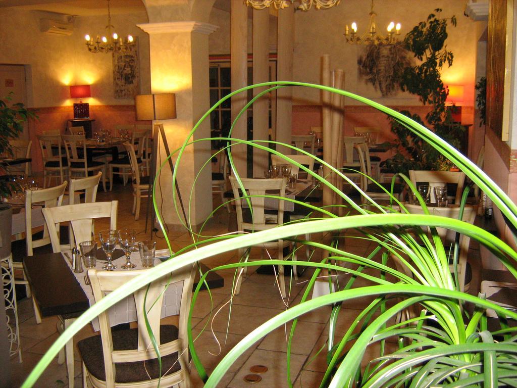 Auberge De Bonpas Logis De France Hotell Avignon Exteriör bild