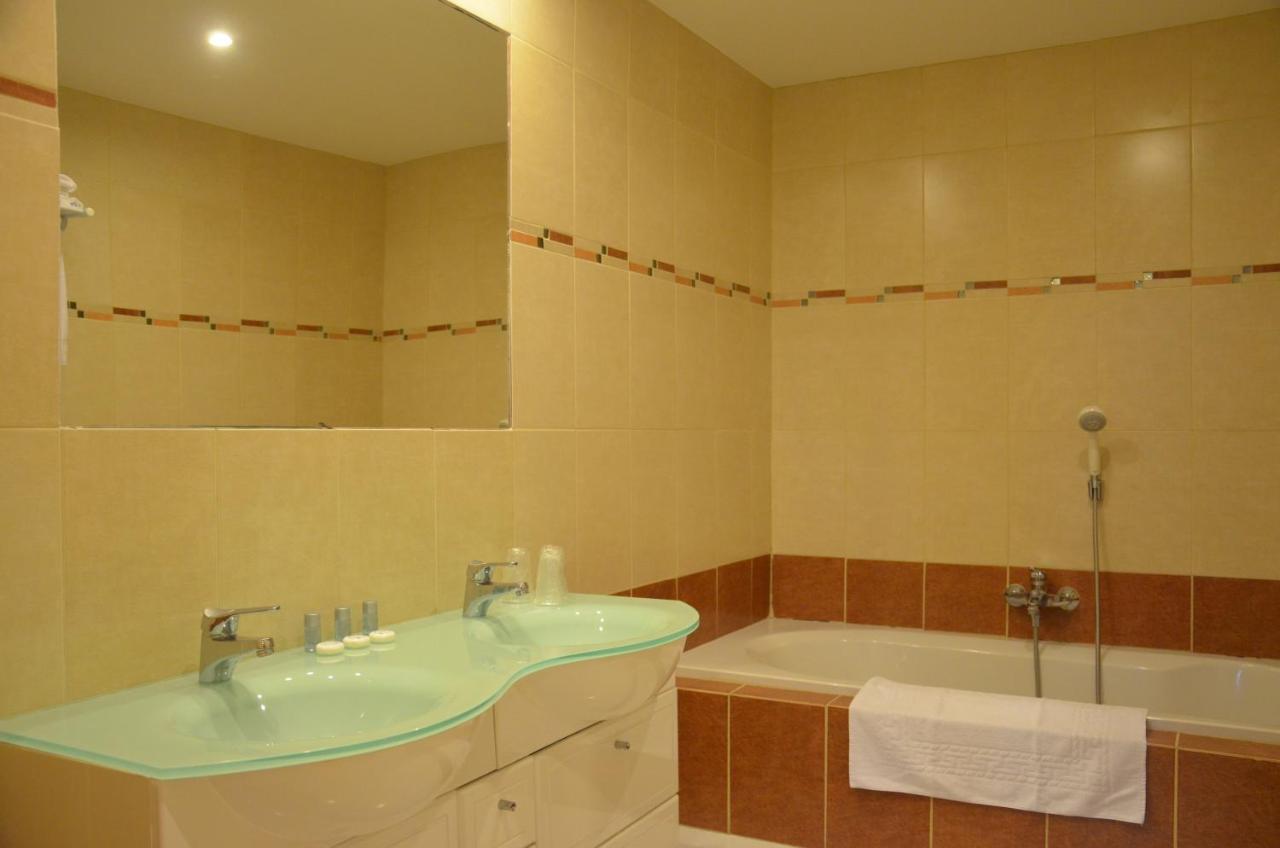 Auberge De Bonpas Logis De France Hotell Avignon Exteriör bild